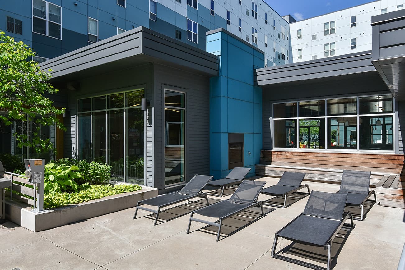 Outdoor-Lounge-03-Radius-at-15th-Minneapolis-MN-5