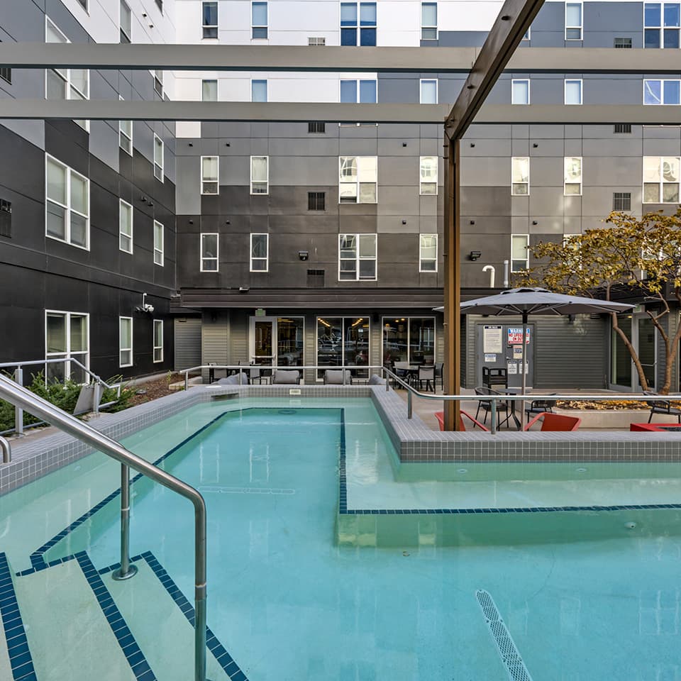 Radius-at-15th—Amenities—Hot-Tub-&-Courtyard-(8)