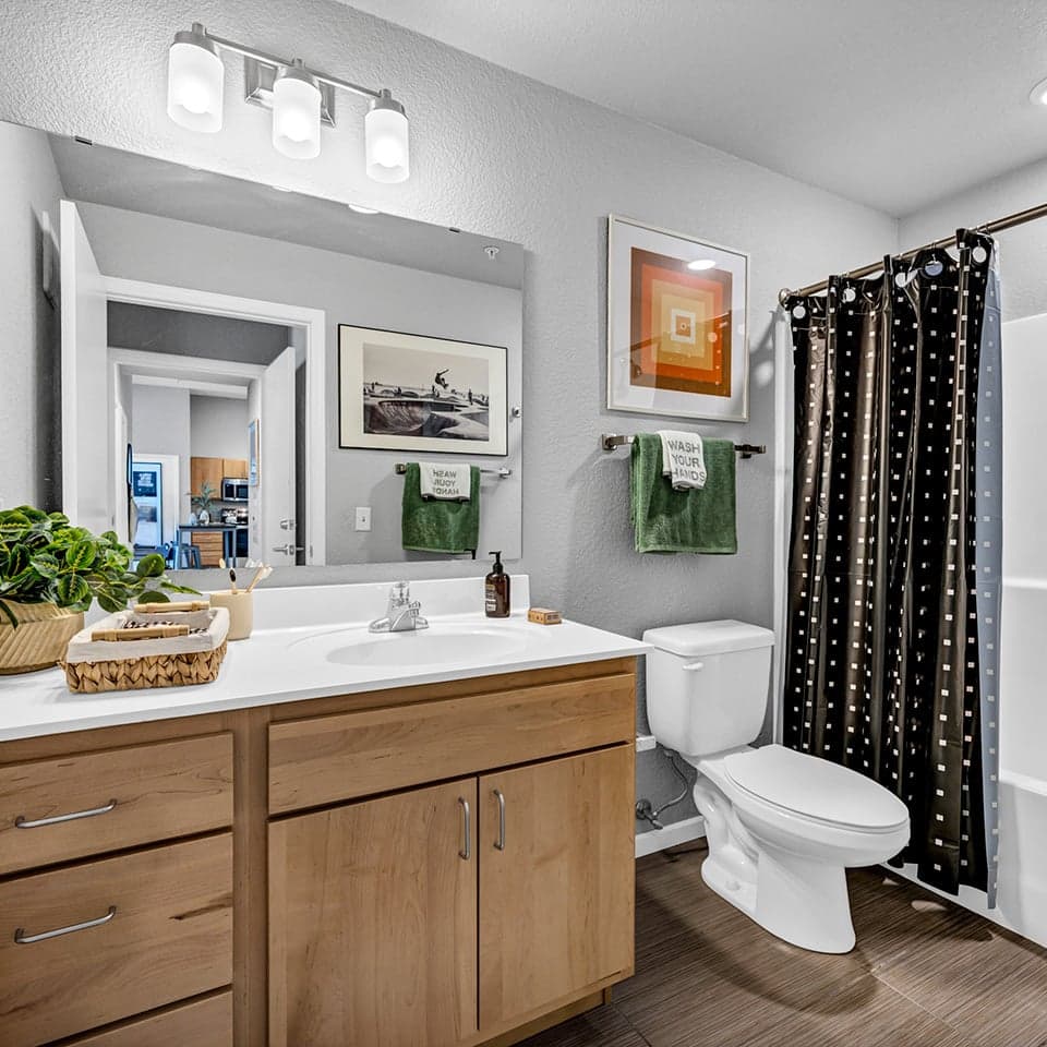 Radius-at-15th—Model—Bathrooms-(2)